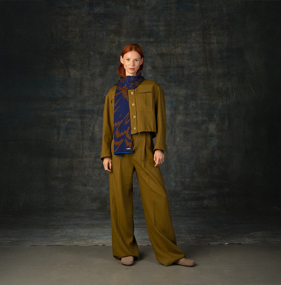 Wolvis - sjaal Furcula cacao midi