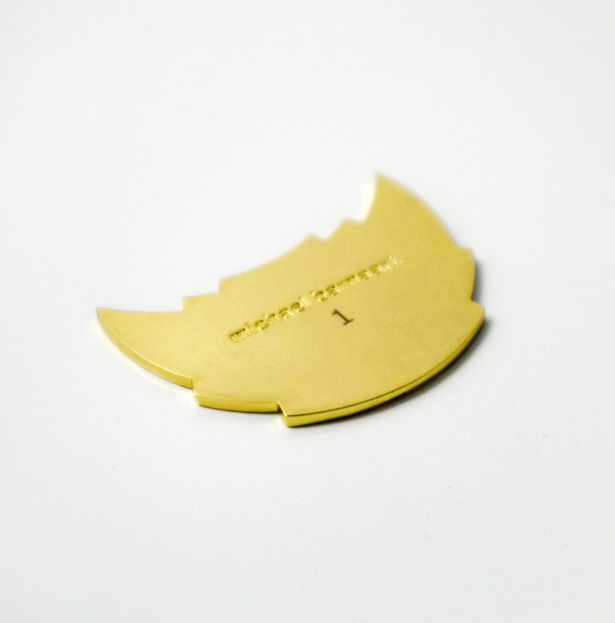Michael Barnaart - broche Croissant, achterkant