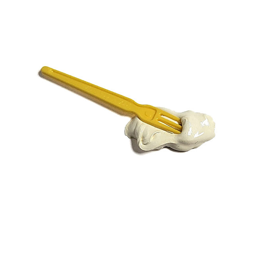 Tosca van den Braak - frietvorkje geel