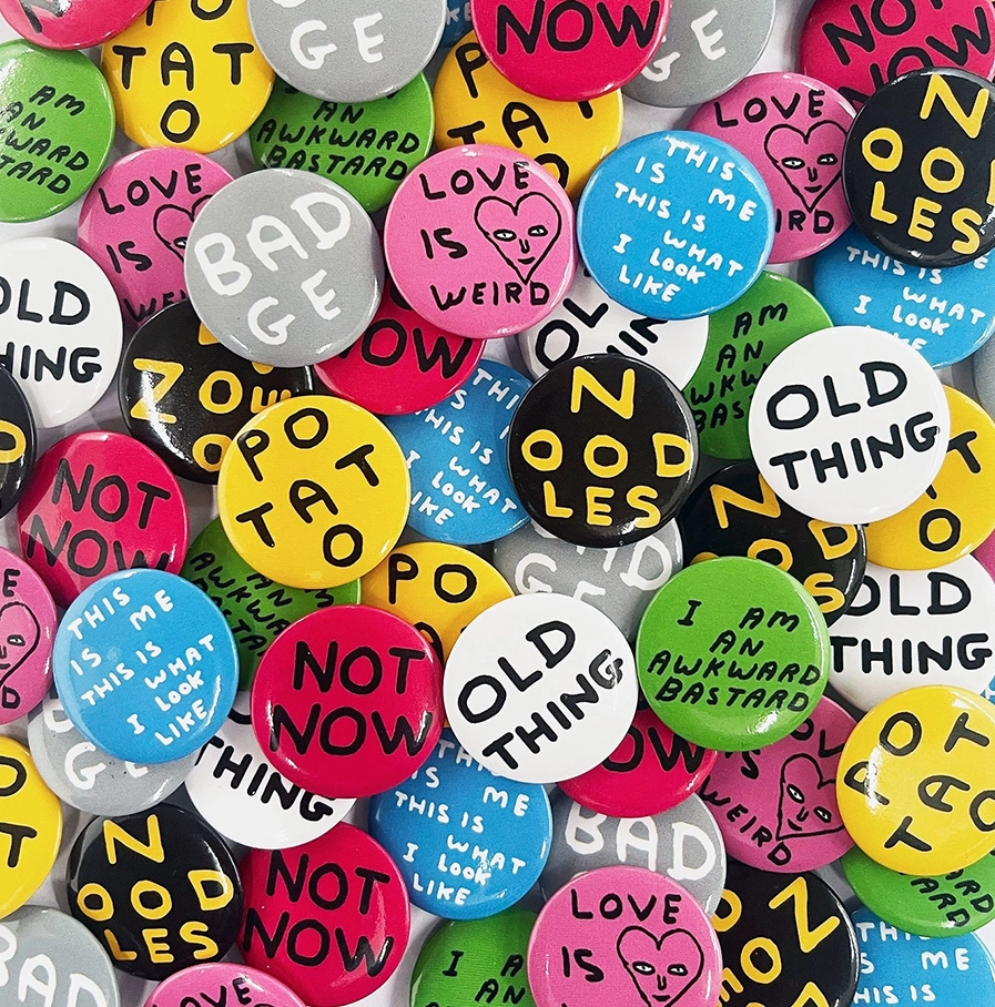 Set van 8 David Shrigley buttons met verschillende ontwerpen