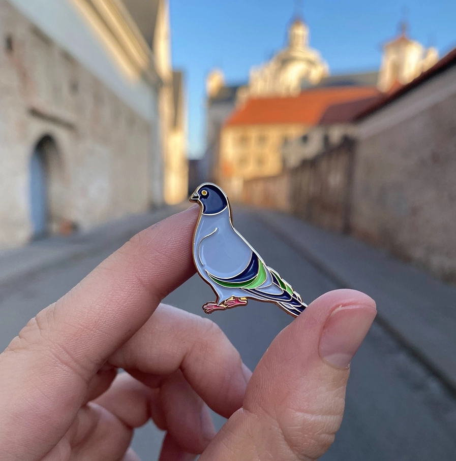 Emaille speldje Pigeon van Make Heads Turn