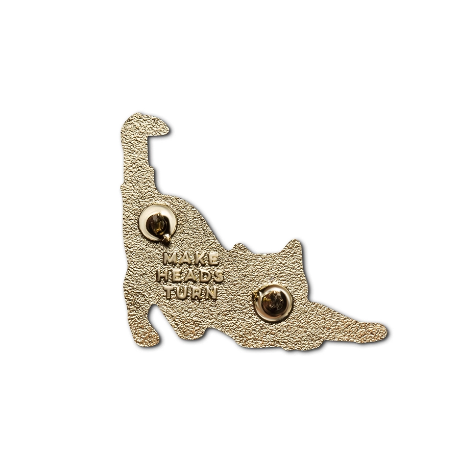 Emaille speldje Stretching Cat van Make Heads Turn