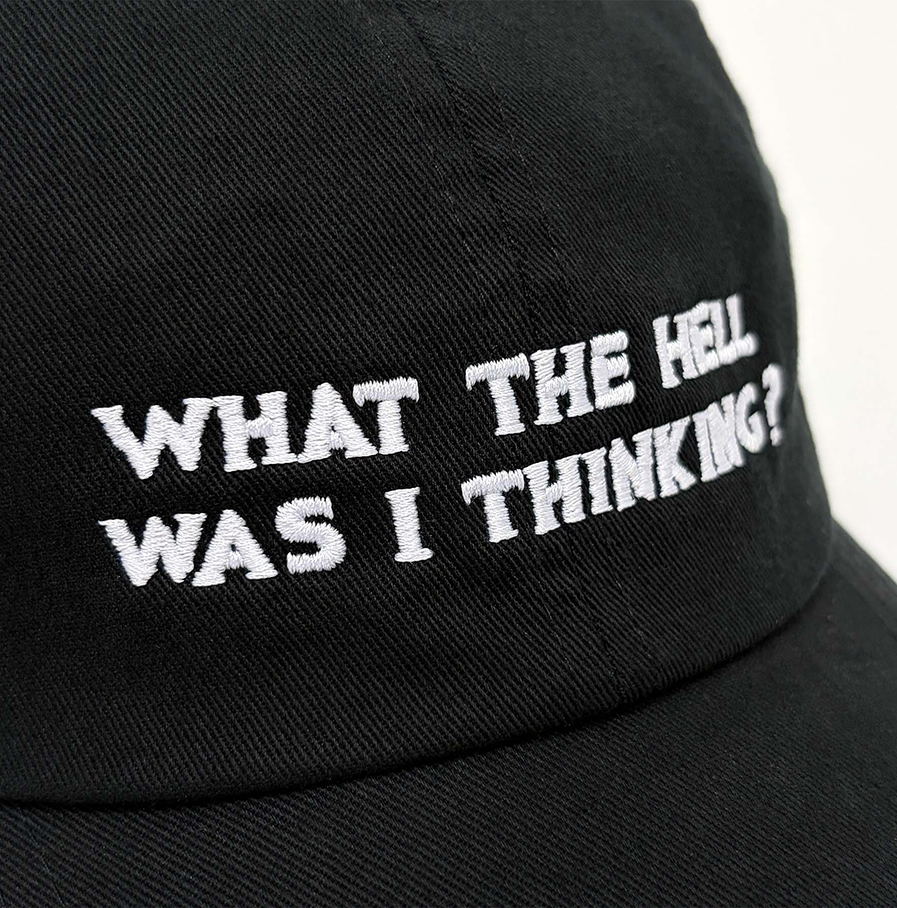 David-Shrigley- zwarte cap met de tekst 'What the Hell was I Thinking'