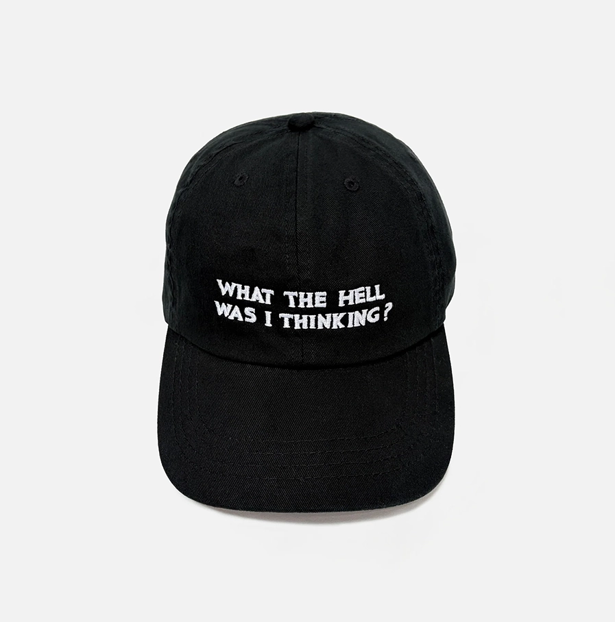 David-Shrigley- zwarte cap met de tekst 'What the Hell was I Thinking'